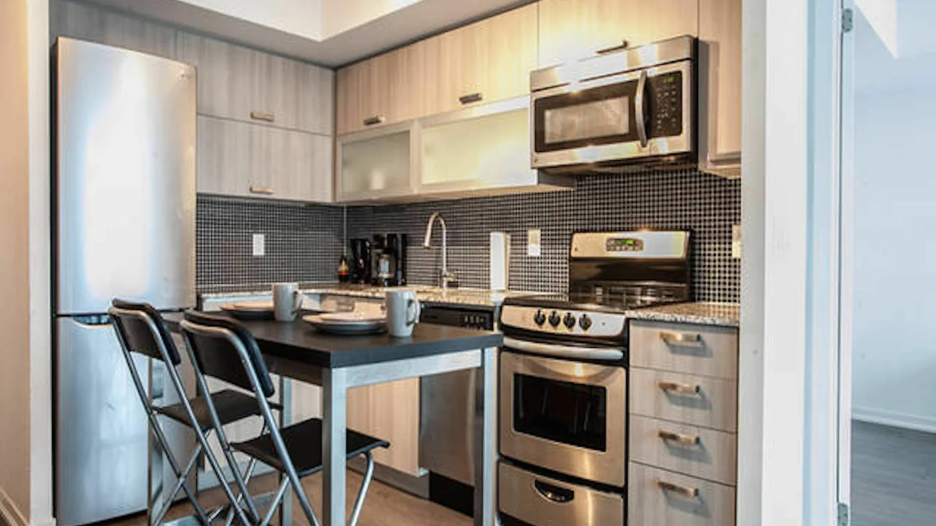 Pinnacle Suites - Two Bed And Bath Condo Toronto