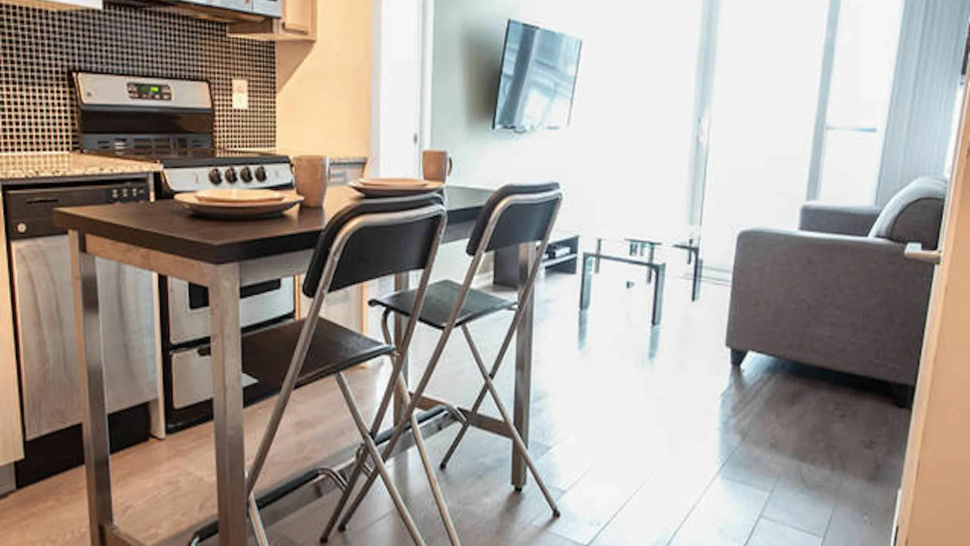 Pinnacle Suites - Two Bed And Bath Condo Hotel Toronto