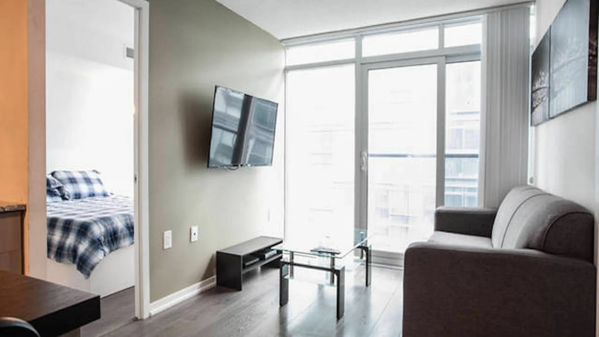 Pinnacle Suites - Two Bed And Bath Condo Canada